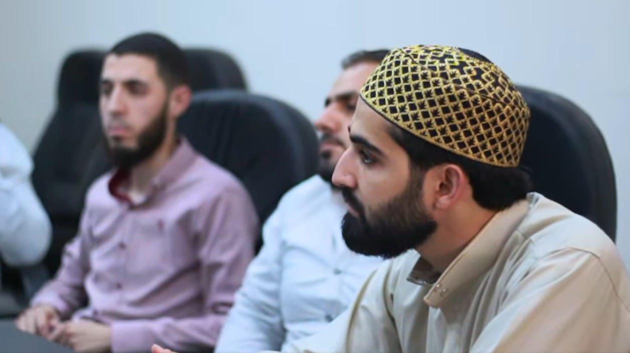 اجتماع مجلس إدارة جمعية إنعاش الفقير الخيرية مع مجموعة من شباب مسجد معاذ بن جبل